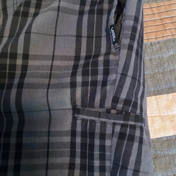 Mens Vans 100% Cotton Gray Black Plaid Frayed Hem Shorts 32 - Picture 6 of 12